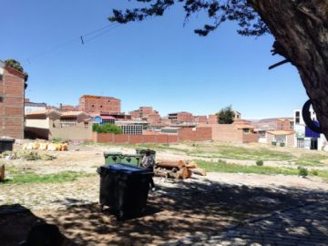 La población acude al cementerio potosino.
