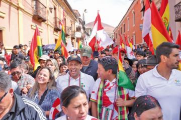 Así recorrieron las calles de Potosí cuando Camacho llegó a esta ciudad.