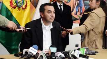 El titular del Ministro de la Presidencia, Yerko Núñez, en conferencia de prensa.