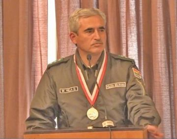Coronel Villa recibe una condecoración