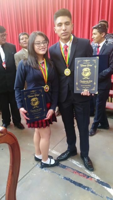 Los mejores bachilleres del Colegio Tomás Frías.