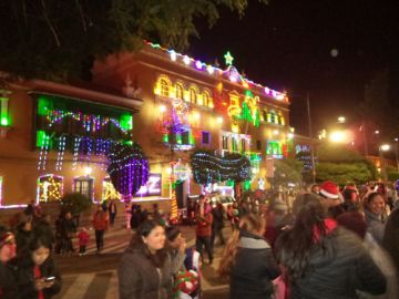 La población también entró a la Gobernación.