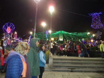 Las familias pasearon por la plaza principal.
