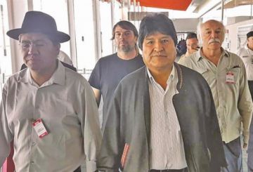 El exmandatario boliviano cuando arribó a Buenos Aires, Argentina.