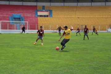 El plantel lila durante su entrenamiento.