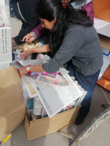 Envolvieron los regalos de las familias. FOTO CJMT