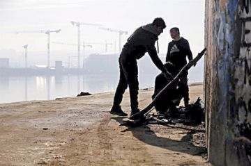 Indagan muerte de refugiados en custodia