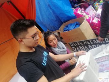 Envolvieron los regalos de las familias. FOTO CJMT