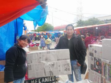 Envolvieron los regalos de las familias. FOTO CJMT