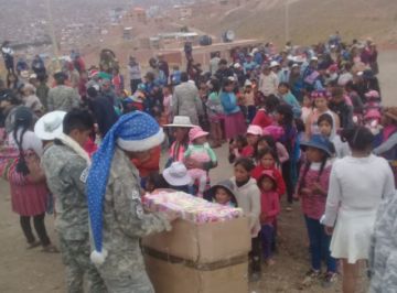 Visitaron a las familias en los barrios.