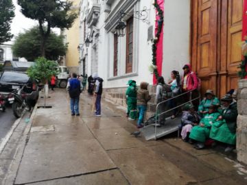 Los trabajadores cerraron las puertas de la Alcaldía.