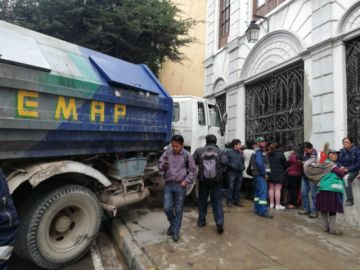 Los trabajadores cerraron las puertas de la Alcaldía.