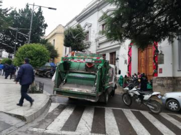Los trabajadores cerraron las puertas de la Alcaldía.