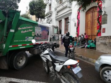 Los trabajadores cerraron las puertas de la Alcaldía.
