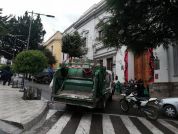 Los trabajadores cerraron las puertas de la Alcaldía.