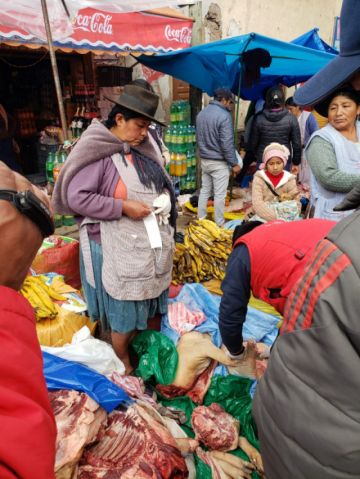 Realizaron la actividad en mercados y calles aledañas. FOTO SEDES