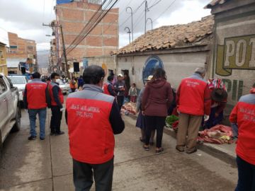 Realizaron la actividad en mercados y calles aledañas. FOTO SEDES