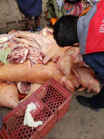 Realizaron la actividad en mercados y calles aledañas. FOTO SEDES