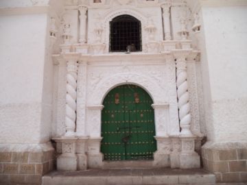 También destaca por su color blanco.