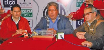 De izq. a der. Roberto Beltrán, Wilfredo Condori y Oscar Careaga.