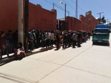 Largas filas de interesados comenzaron esta jornada.