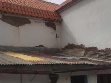 La humedad está dañando los muros del templo. FOTO Azucena Fuertes