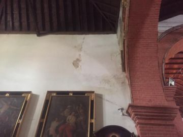 La humedad está dañando los muros del templo. FOTO Azucena Fuertes