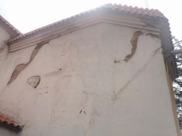 La humedad está dañando los muros del templo. FOTO Azucena Fuertes