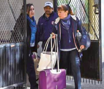 VIOLENCIA. Padres de familia acuden al colegio donde se produjo el hecho de sangre.