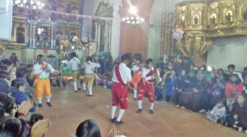 Las danzas fueron presentadas en el templo.