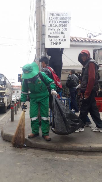 Colocan letreros para mantener limpia la ciudad. FOTO EMAP