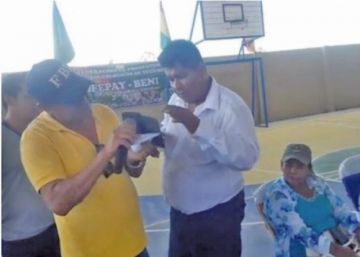 Evo interviene vía teléfono en otro acto de inauguración de una obra