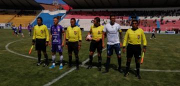 Real Potosí juega en el Víctor Agustín Ugarte.