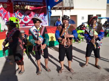 Músicos y bailarines.