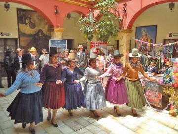 La danza estuvo presente en el lanzamiento.