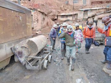 La salida del Tata Q'aqcha.