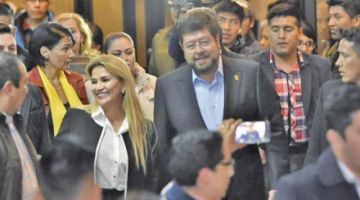 La mandataria y el empresario son los candidatoa de la alianza "Juntos".