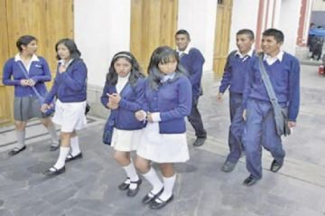 Los estudiantes vuelven a sus escuelas.