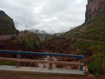 Las fuertes lluvias causaron derrumbes en el acceso a Maragua. FOTO JULIO LOREDO