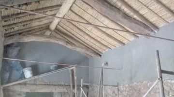 Se restaura la casa con sus materiales originales.