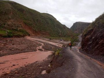 Las fuertes lluvias causaron derrumbes en el acceso a Maragua. FOTO JULIO LOREDO