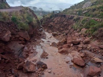 Las fuertes lluvias causaron derrumbes en el acceso a Maragua. FOTO JULIO LOREDO