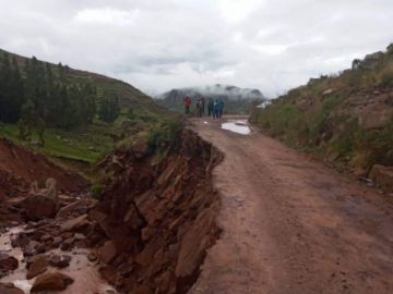 Las fuertes lluvias causaron derrumbes en el acceso a Maragua. FOTO JULIO LOREDO