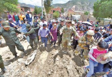 La inspección se cumplió a las casas devastadas.
