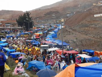 La bajada cubrió toda la avenida.