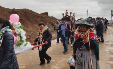Palliris y mineros bajando del Cerro Rico.