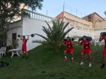 Continúan con su entrenamiento.
