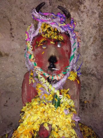 Un "Tío" en una de las minas del Cerro Rico.