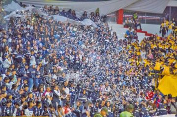 Las barras agregaron emotividad al espectáculo.