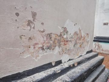 Esta es una parte del muro con la pintura original.